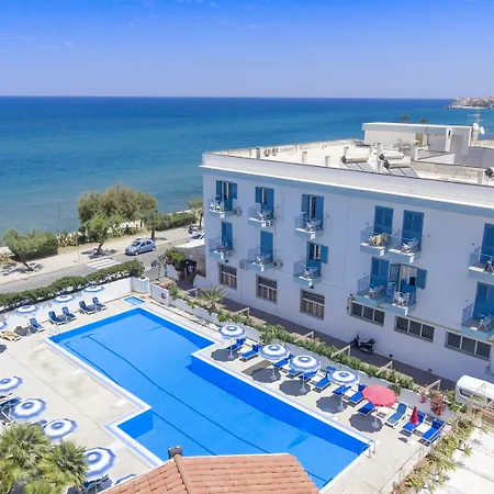 Tourist 3* Чефалу