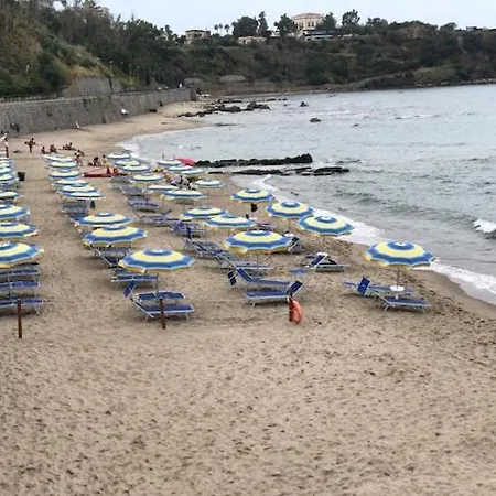 Tourist Cefalù