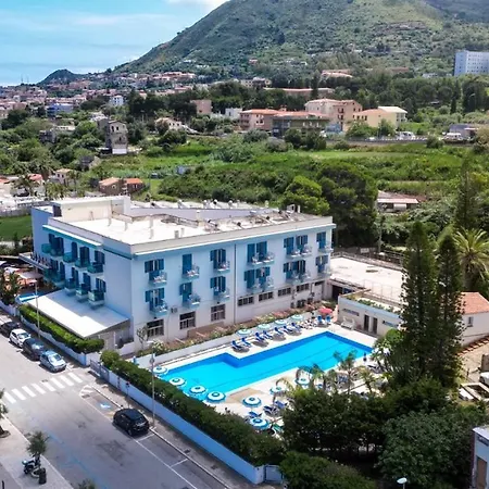 Tourist Hotell 3*