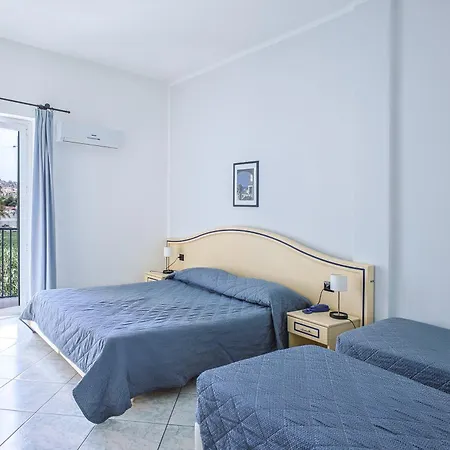 Ξενοδοχείο Tourist 3*