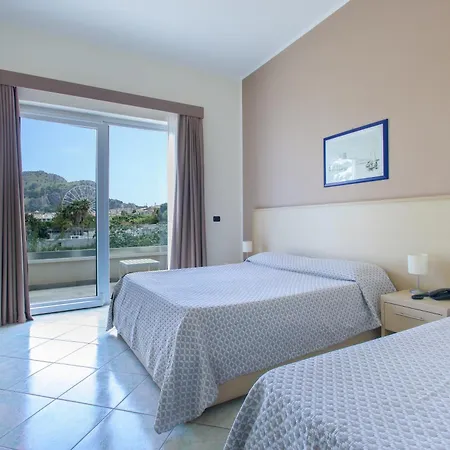 Tourist Hotell 3*