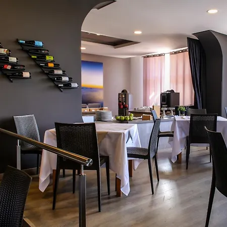Tourist Hotell 3*