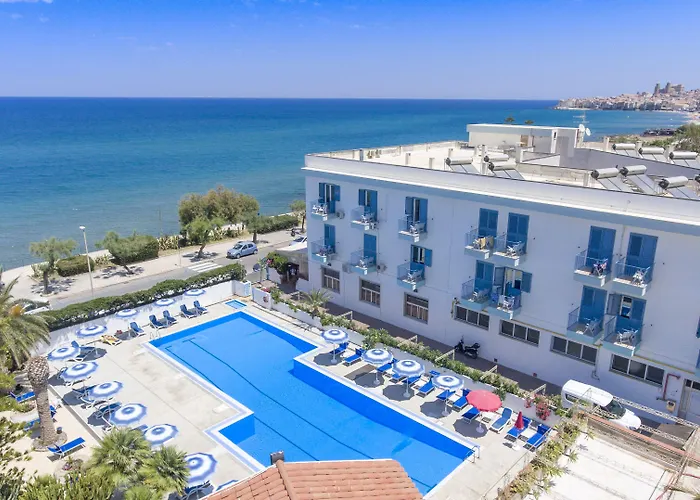 Tourist 3* Чефалу