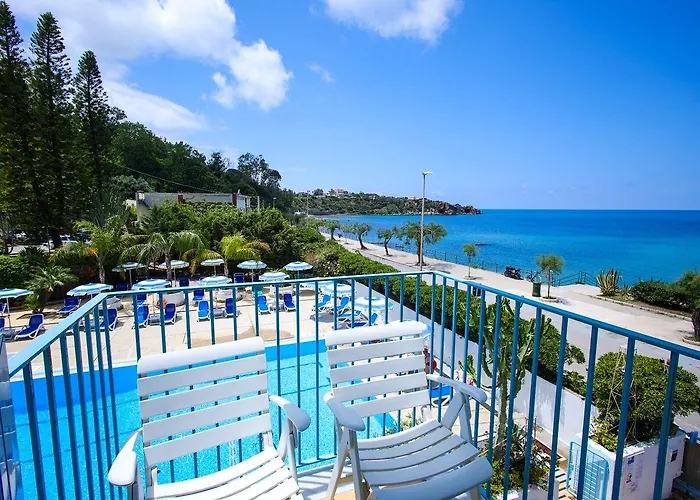 Tourist 3* Чефалу